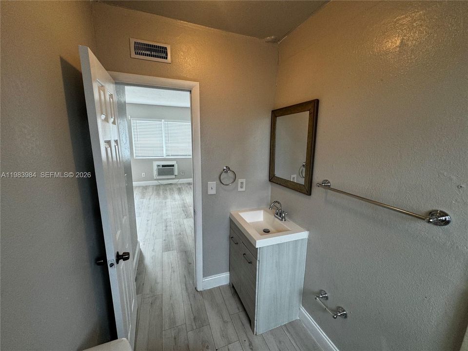 В аренду: $1,750 (2 спален, 1 ванн, 905 Квадратных фут)