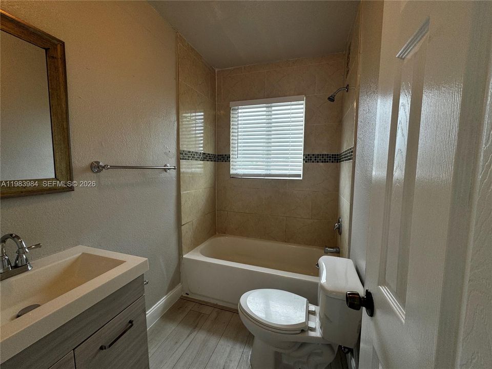 В аренду: $1,750 (2 спален, 1 ванн, 905 Квадратных фут)