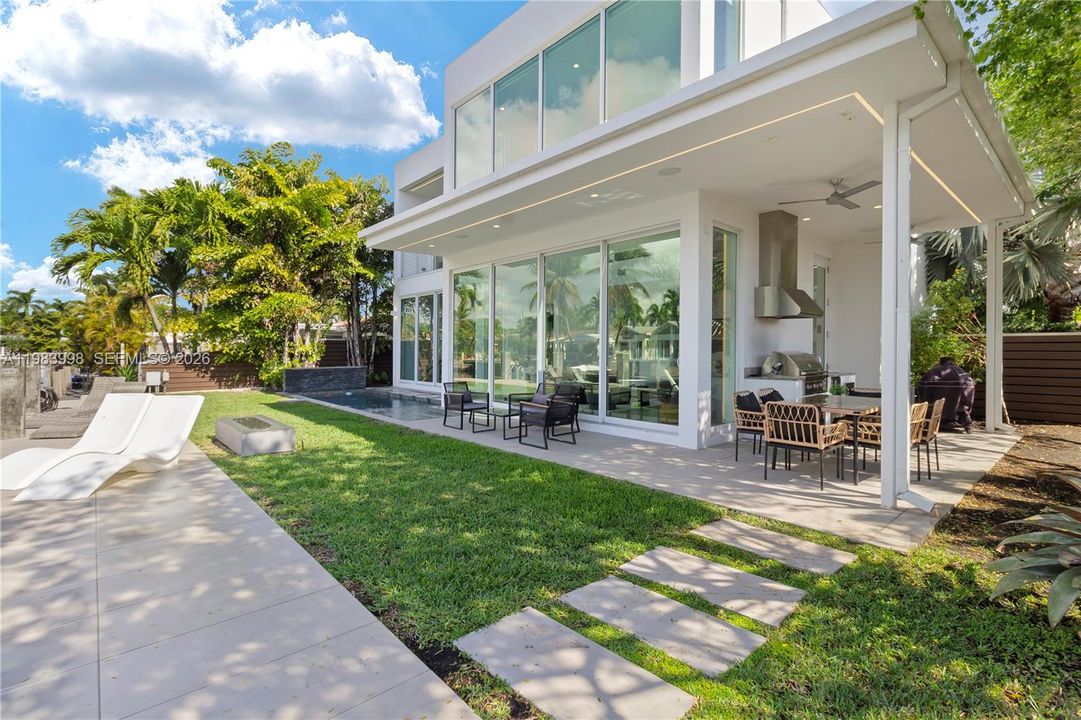 En Venta: $3,199,000 (4 camas, 3 baños, 3804 Pies cuadrados)