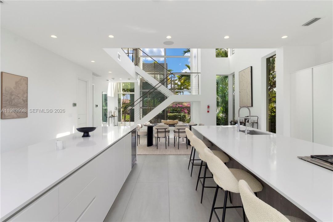 En Venta: $3,199,000 (4 camas, 3 baños, 3804 Pies cuadrados)