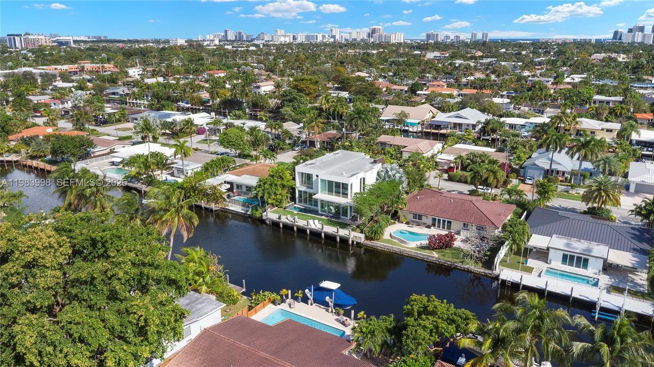 En Venta: $3,199,000 (4 camas, 3 baños, 3804 Pies cuadrados)
