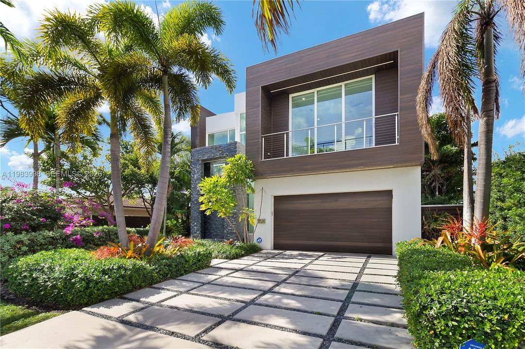 En Venta: $3,199,000 (4 camas, 3 baños, 3804 Pies cuadrados)