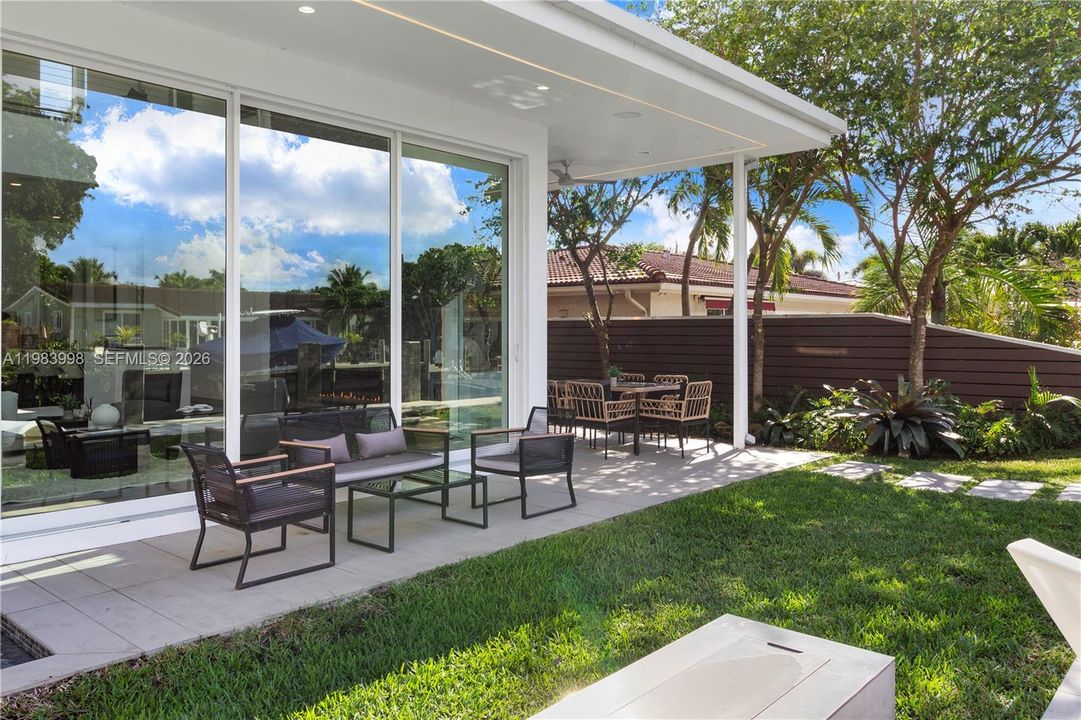 En Venta: $3,199,000 (4 camas, 3 baños, 3804 Pies cuadrados)