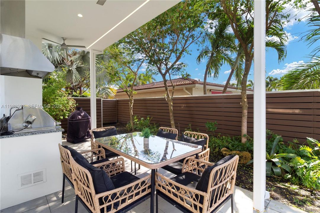 En Venta: $3,199,000 (4 camas, 3 baños, 3804 Pies cuadrados)
