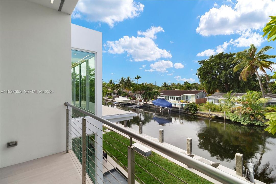 En Venta: $3,199,000 (4 camas, 3 baños, 3804 Pies cuadrados)