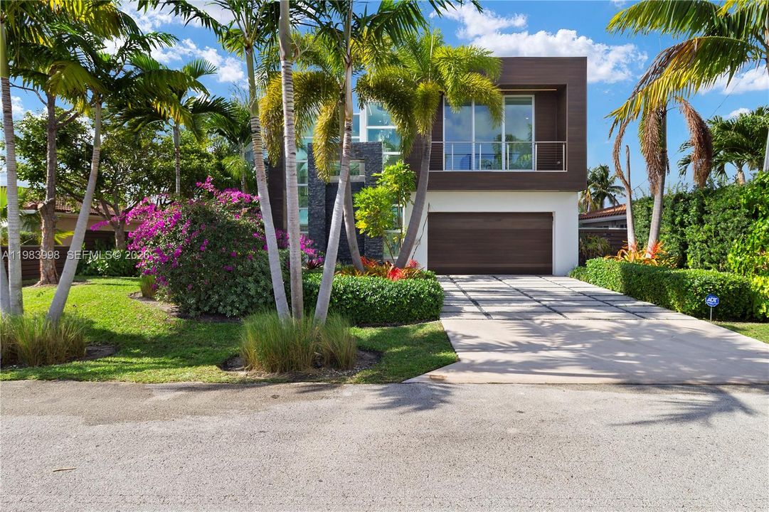 En Venta: $3,199,000 (4 camas, 3 baños, 3804 Pies cuadrados)