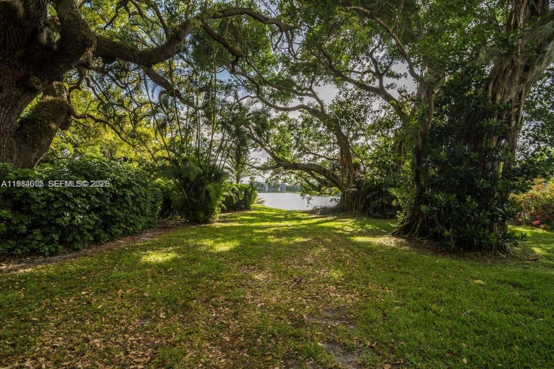 For Sale: $185,000 (1 beds, 1 baths, 654 Square Feet)