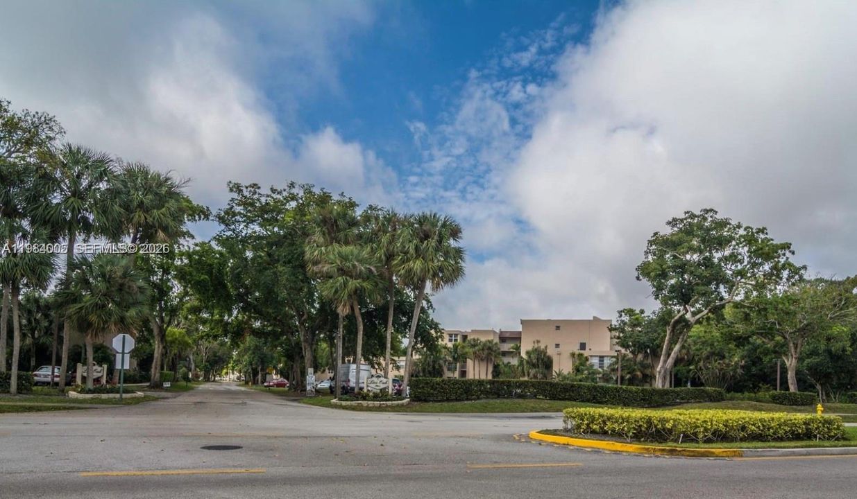 For Sale: $185,000 (1 beds, 1 baths, 654 Square Feet)