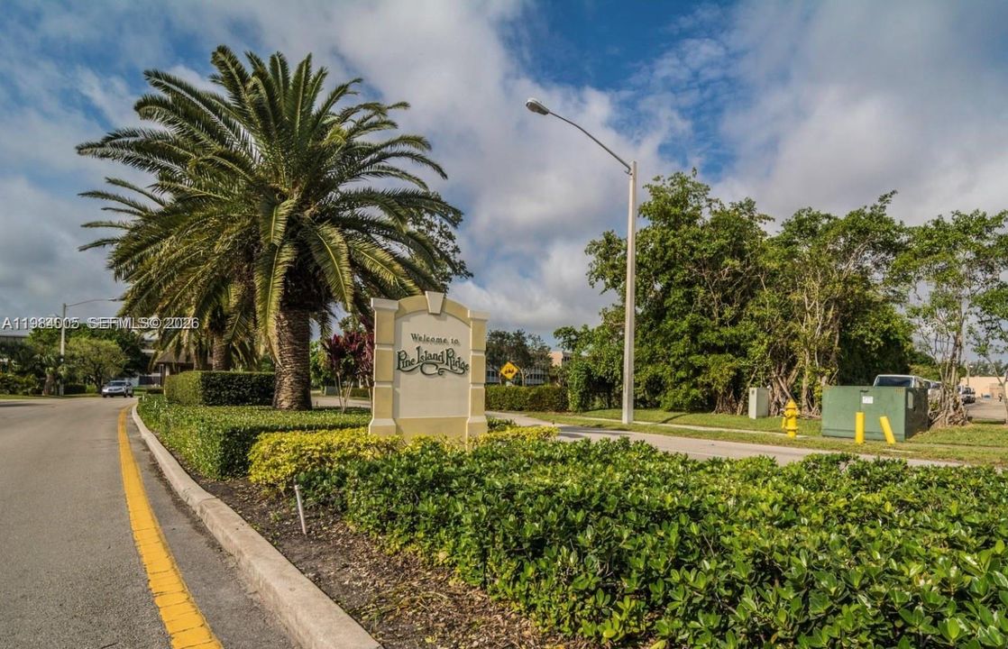 For Sale: $185,000 (1 beds, 1 baths, 654 Square Feet)