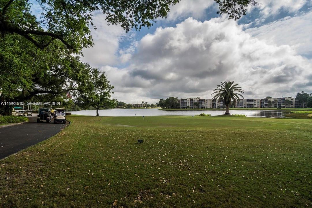 For Sale: $185,000 (1 beds, 1 baths, 654 Square Feet)