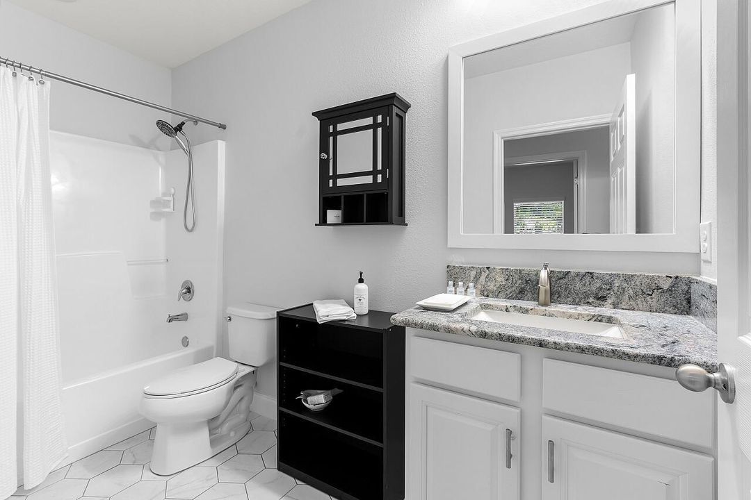 535-Valencia-Cir-SW-HigMedia-040-1280
