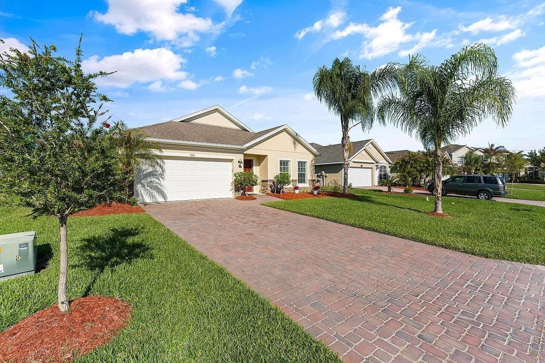 535-Valencia-Cir-SW-HigMedia-008-1280