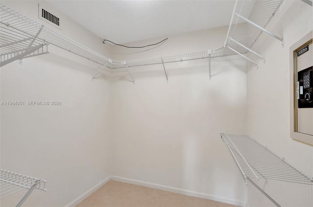En Venta: $399,000 (2 camas, 2 baños, 1440 Pies cuadrados)