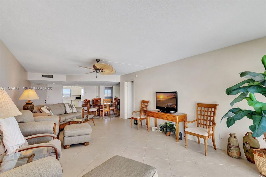 En Venta: $399,000 (2 camas, 2 baños, 1440 Pies cuadrados)