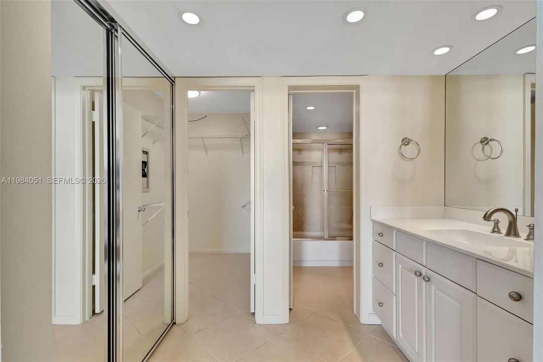 En Venta: $399,000 (2 camas, 2 baños, 1440 Pies cuadrados)