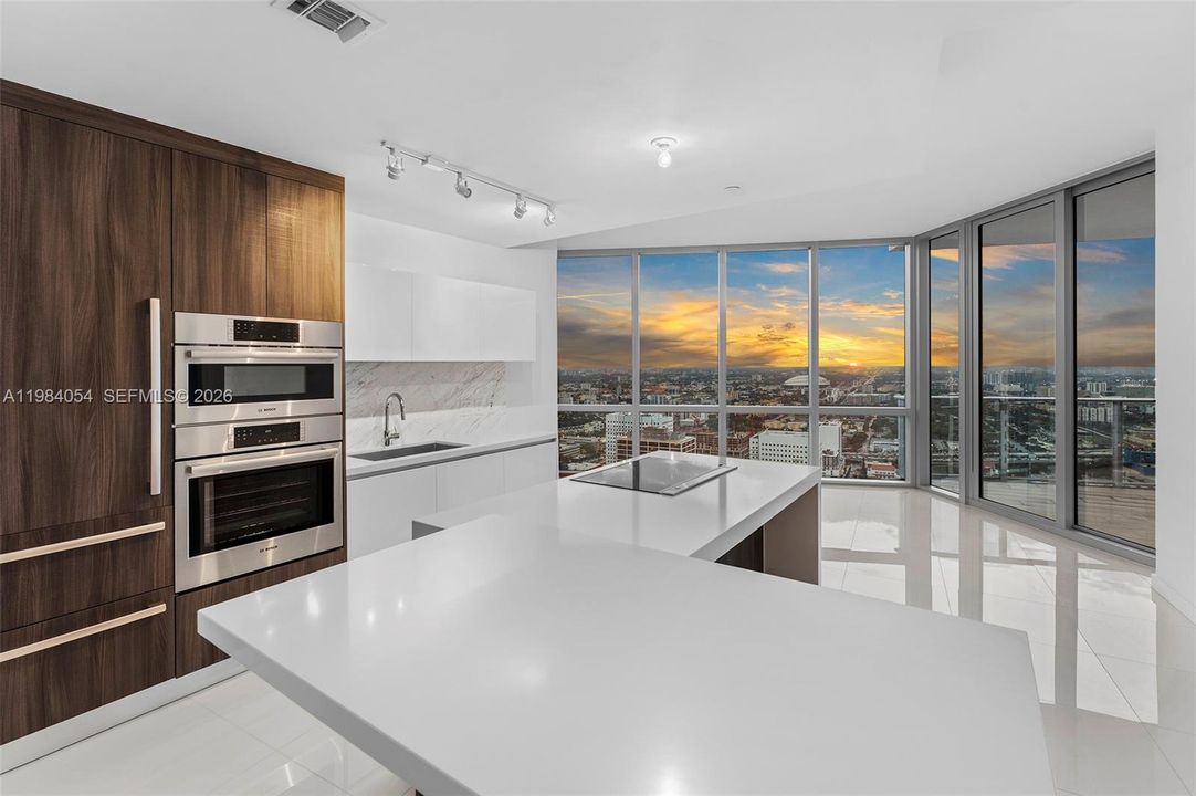 En Venta: $658,000 (2 camas, 2 baños, 1185 Pies cuadrados)