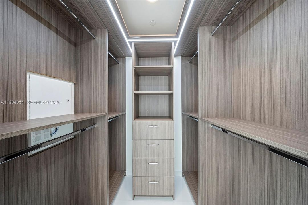 En Venta: $658,000 (2 camas, 2 baños, 1185 Pies cuadrados)