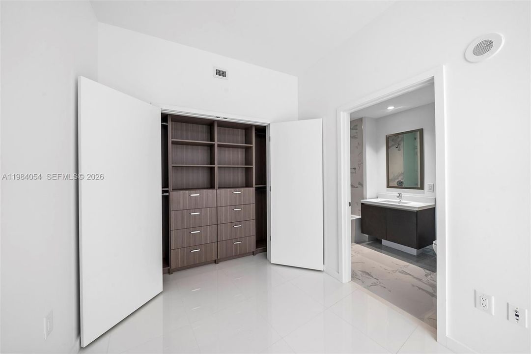 En Venta: $658,000 (2 camas, 2 baños, 1185 Pies cuadrados)