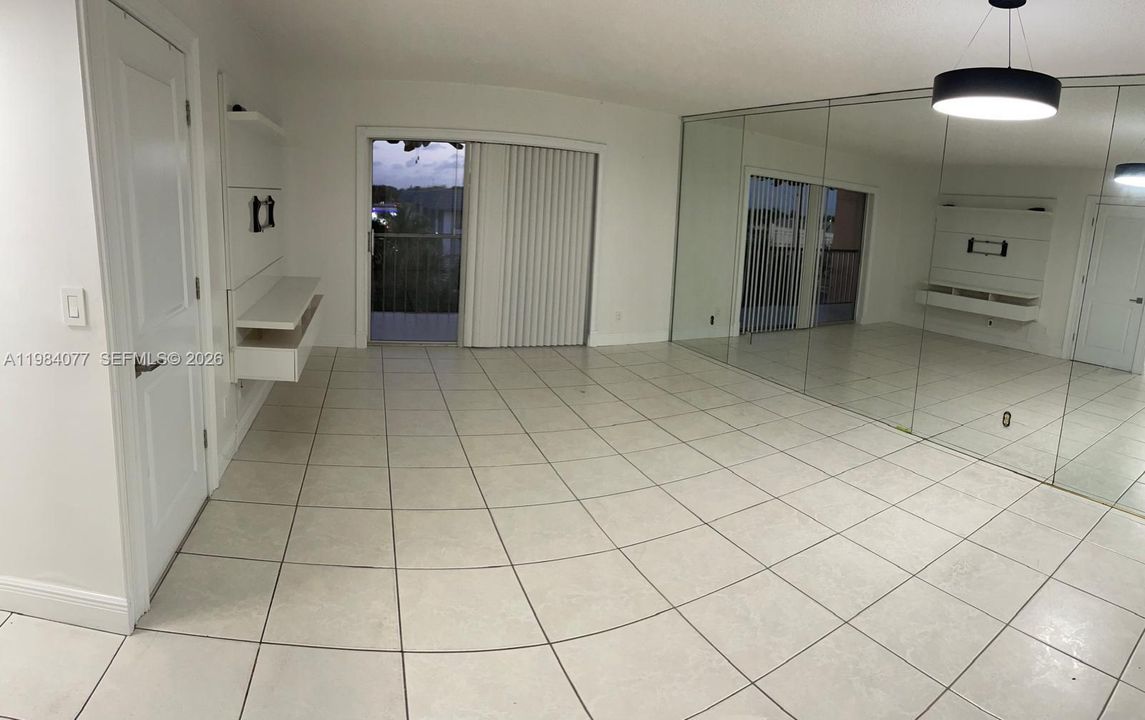 Под контрактом: $255,000 (2 спален, 2 ванн, 1038 Квадратных фут)