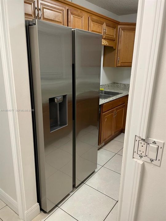 Под контрактом: $255,000 (2 спален, 2 ванн, 1038 Квадратных фут)