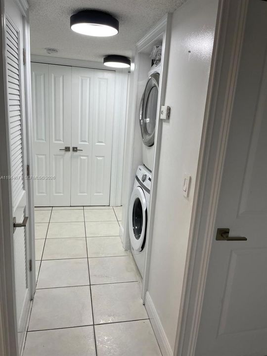 Под контрактом: $255,000 (2 спален, 2 ванн, 1038 Квадратных фут)