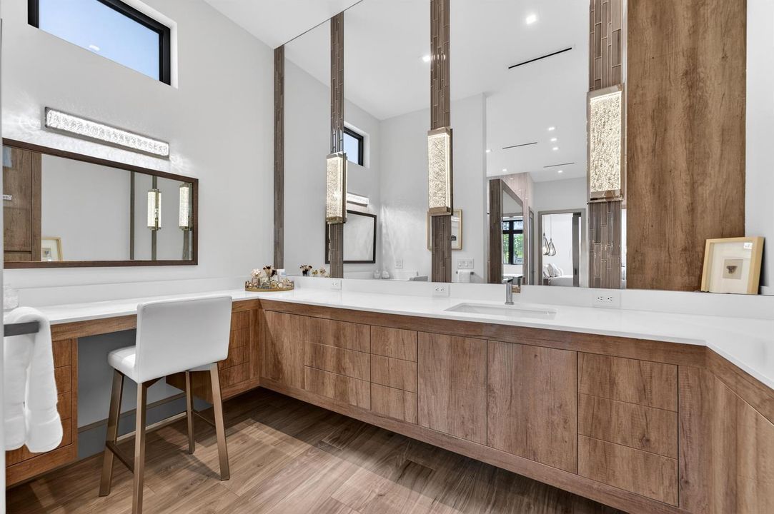 520 Golden Harbour