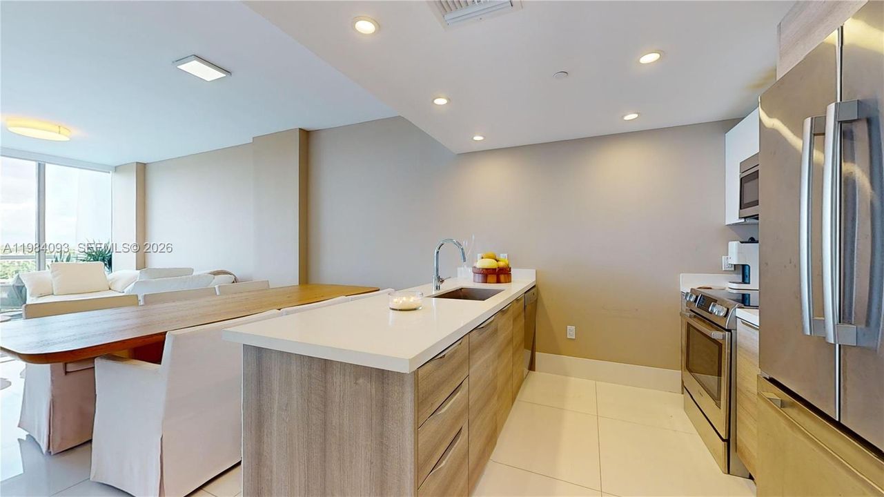 На продажу: $999,000 (2 спален, 2 ванн, 1106 Квадратных фут)