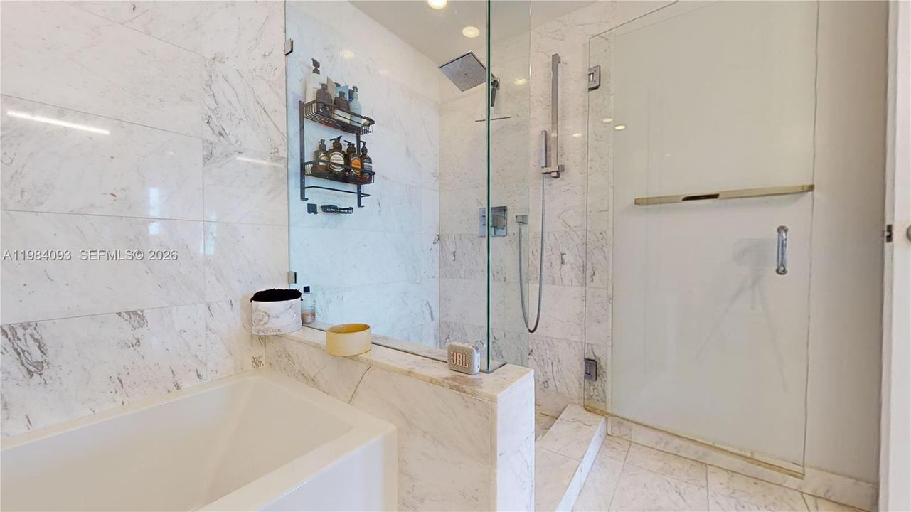На продажу: $999,000 (2 спален, 2 ванн, 1106 Квадратных фут)
