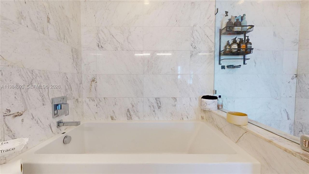 На продажу: $999,000 (2 спален, 2 ванн, 1106 Квадратных фут)