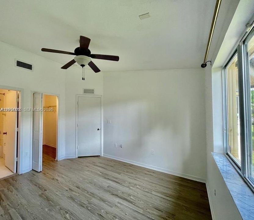 For Sale: $249,000 (2 beds, 2 baths, 910 Square Feet)
