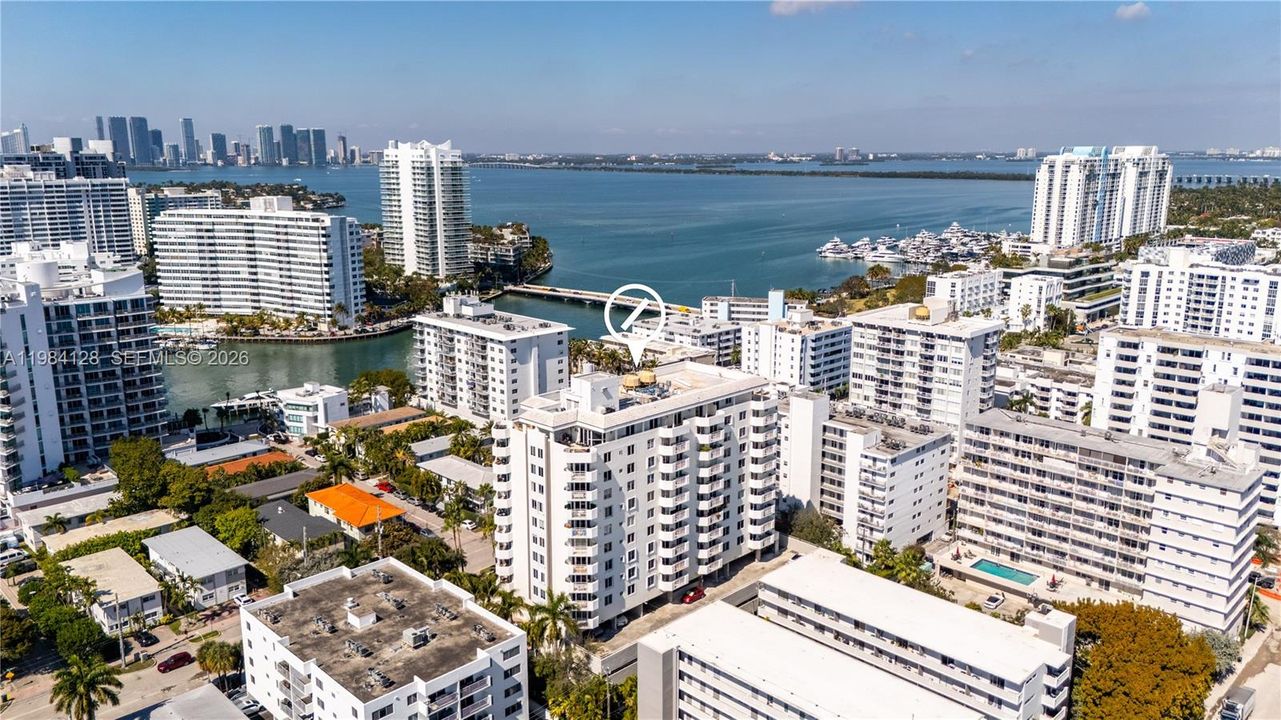 Под контрактом: $625,000 (3 спален, 2 ванн, 1070 Квадратных фут)
