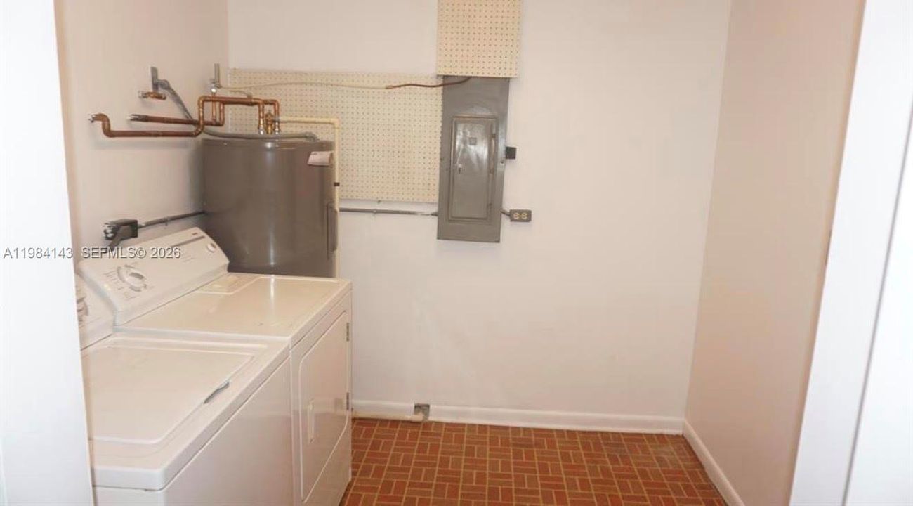 En Venta: $550,000 (4 camas, 2 baños, 1572 Pies cuadrados)