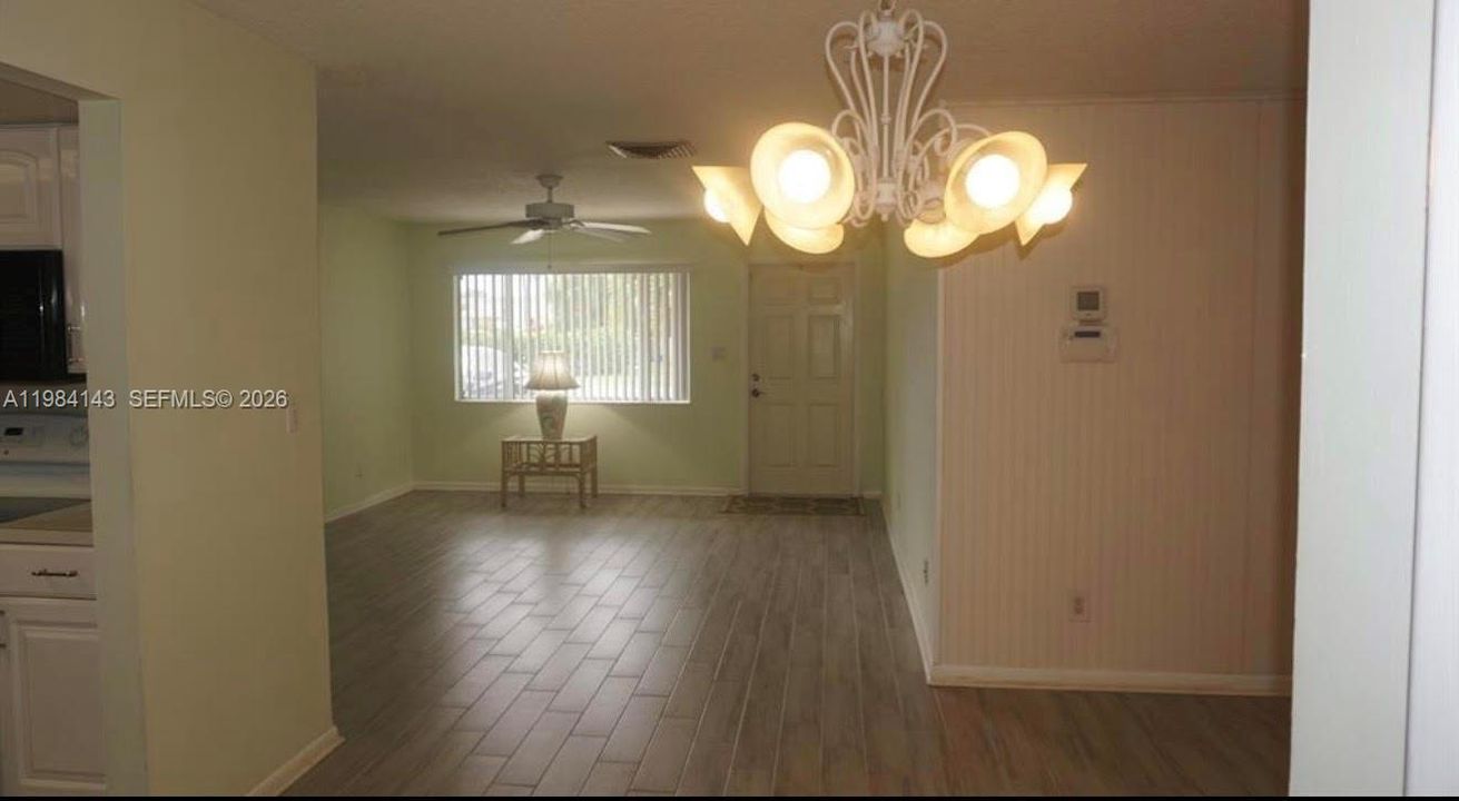 En Venta: $550,000 (4 camas, 2 baños, 1572 Pies cuadrados)