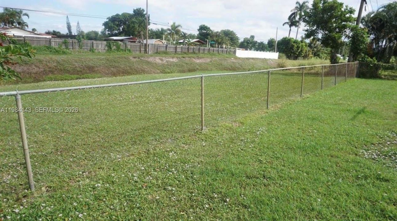 En Venta: $550,000 (4 camas, 2 baños, 1572 Pies cuadrados)