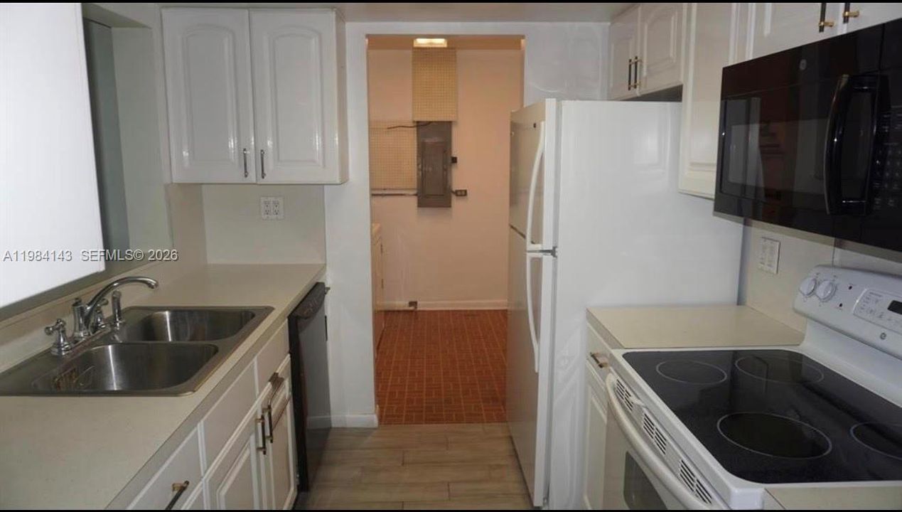 En Venta: $550,000 (4 camas, 2 baños, 1572 Pies cuadrados)