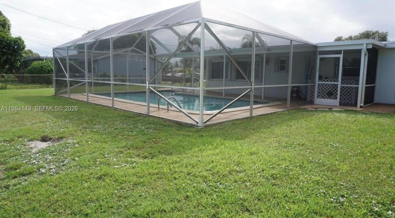 En Venta: $550,000 (4 camas, 2 baños, 1572 Pies cuadrados)