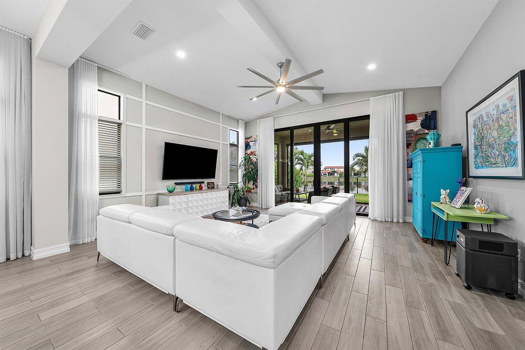 020-8884GrandPrixLane-BoyntonBeach-FL-33