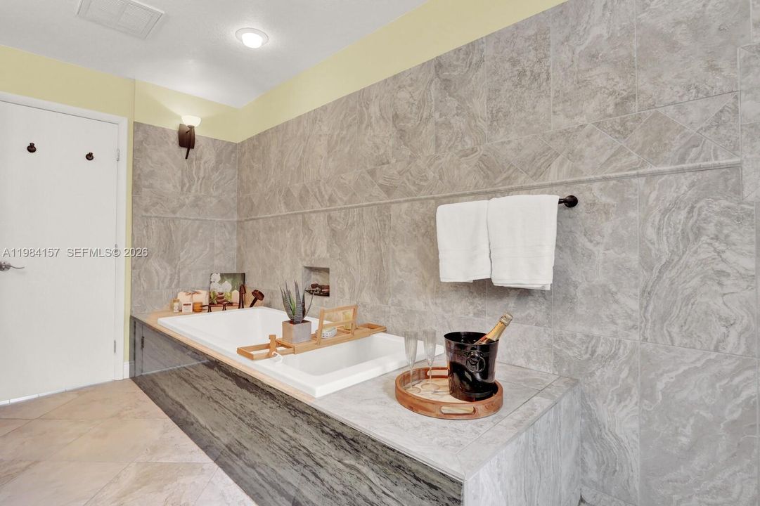 Owners EnSuite Spa Bathroom #1
