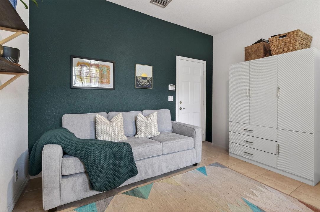 355EThatchPalmCir#103(17)