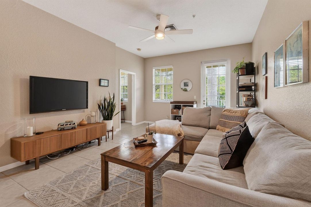 355EThatchPalmCir#103(27)