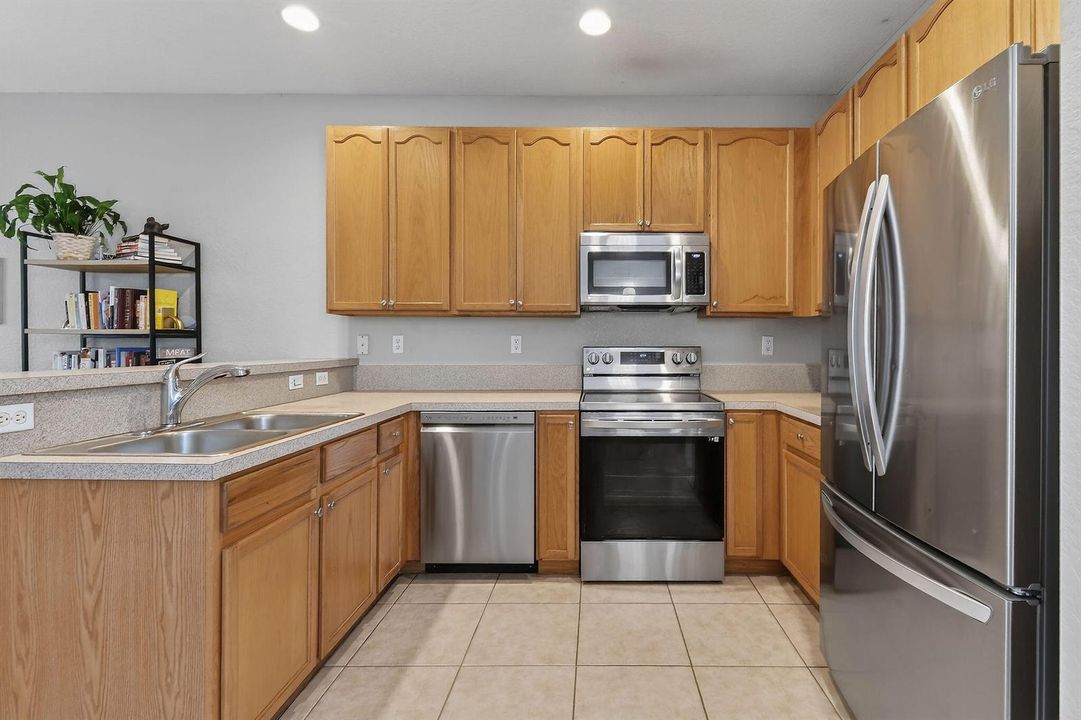 355EThatchPalmCir#103(33)