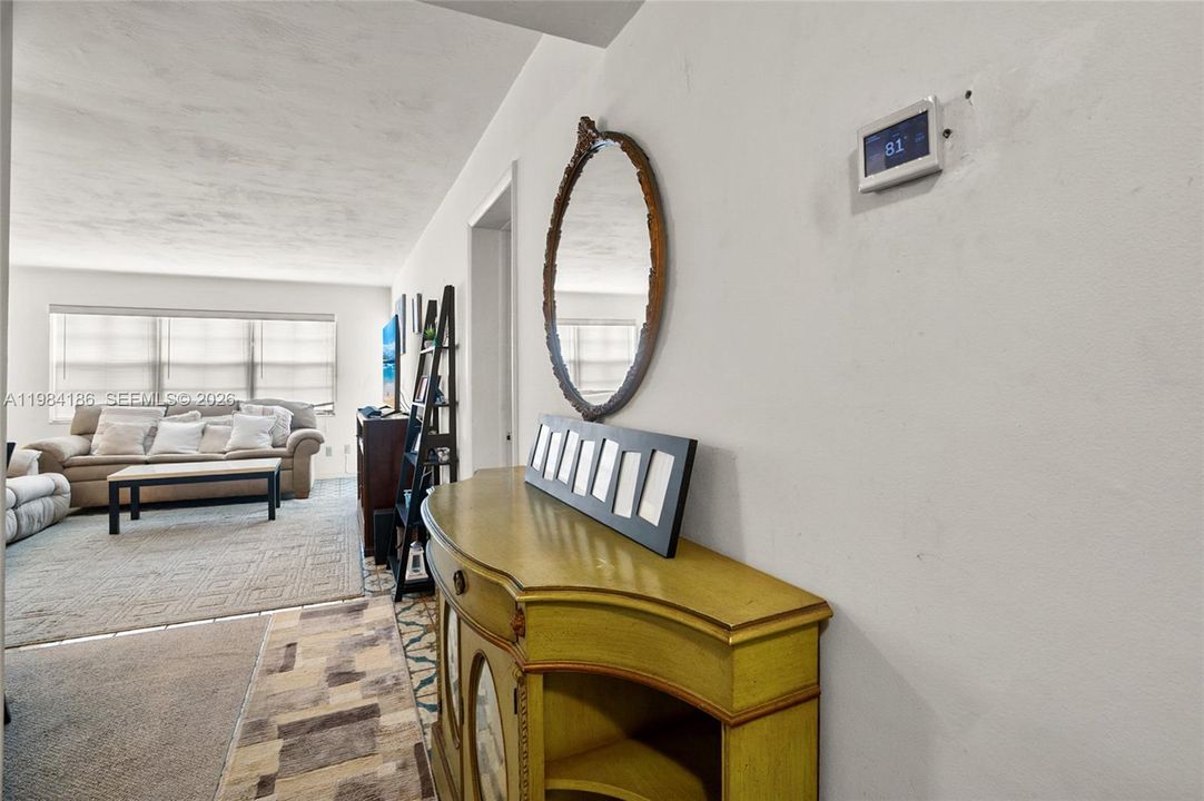 Active With Contract: $110,000 (1 beds, 1 baths, 954 Square Feet)
