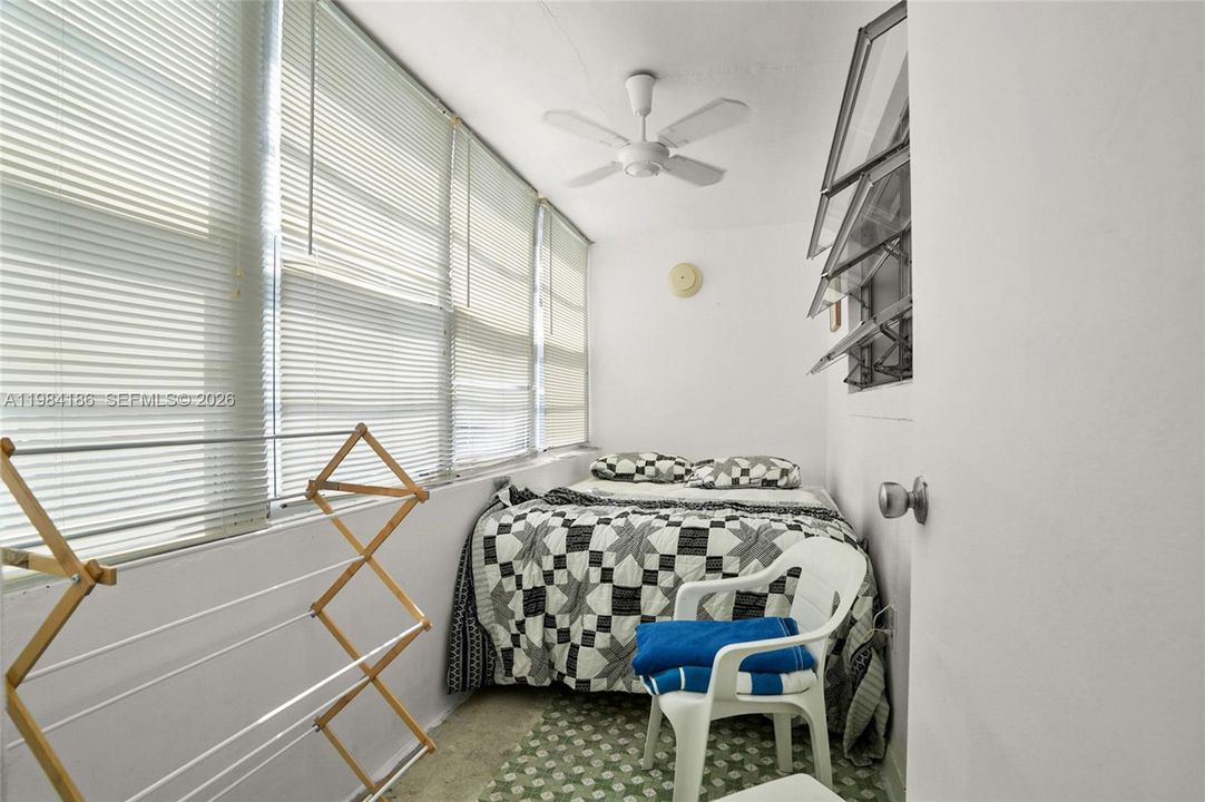 Active With Contract: $110,000 (1 beds, 1 baths, 954 Square Feet)