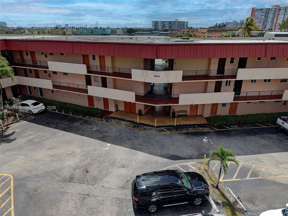 Active With Contract: $110,000 (1 beds, 1 baths, 954 Square Feet)