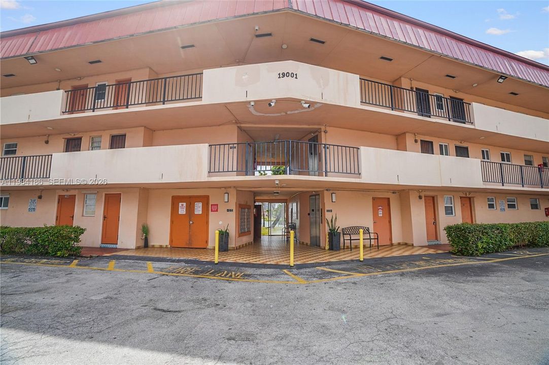 Active With Contract: $110,000 (1 beds, 1 baths, 954 Square Feet)