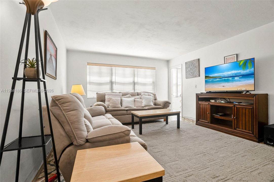 Active With Contract: $110,000 (1 beds, 1 baths, 954 Square Feet)