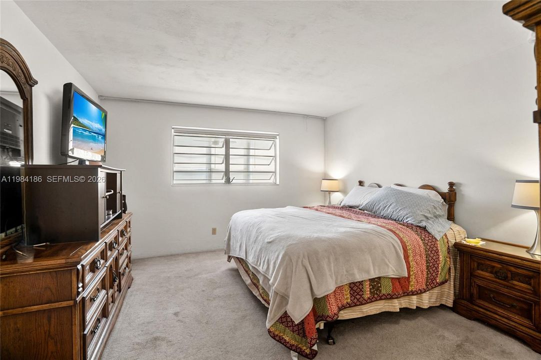 Active With Contract: $110,000 (1 beds, 1 baths, 954 Square Feet)