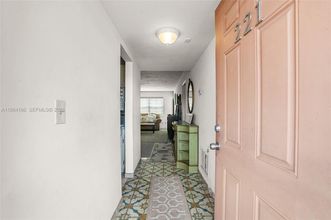 Active With Contract: $110,000 (1 beds, 1 baths, 954 Square Feet)