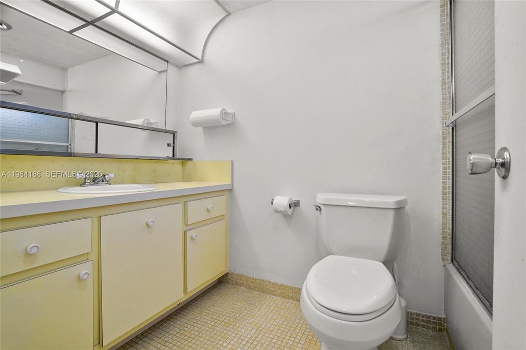 Active With Contract: $110,000 (1 beds, 1 baths, 954 Square Feet)