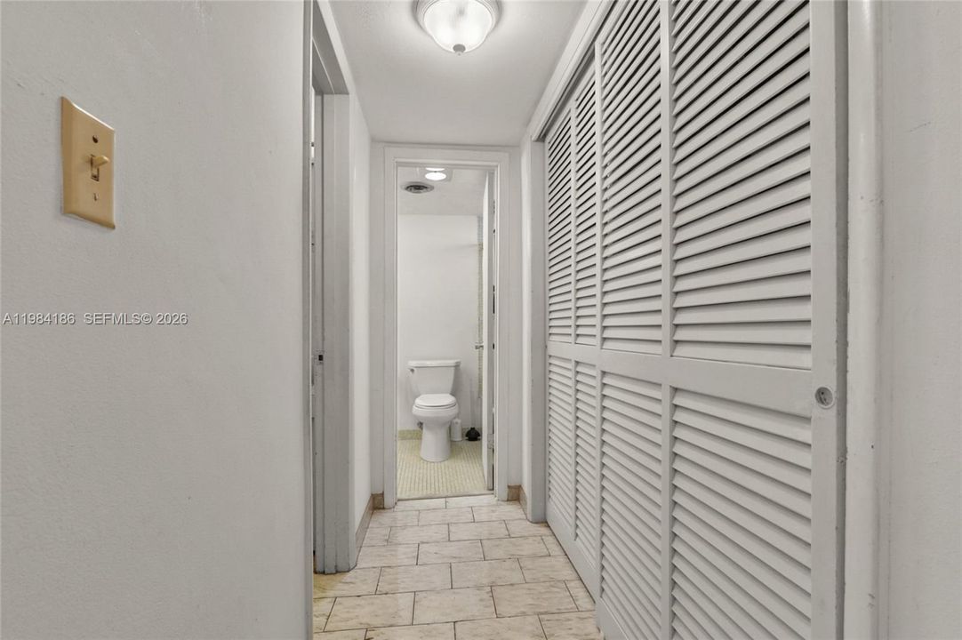 Active With Contract: $110,000 (1 beds, 1 baths, 954 Square Feet)